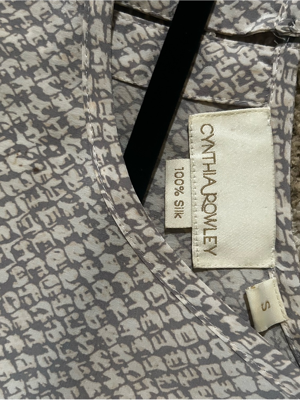 Cynthia Rowley Gray and Off-White Printed Silk Blouse